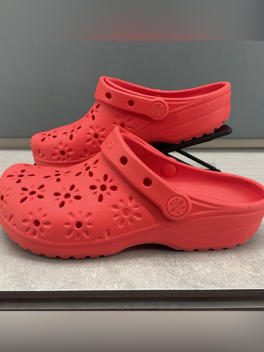 CROCS Classic Floral Cut-Out Clogs Cherry Red Mens 6 Womens 8